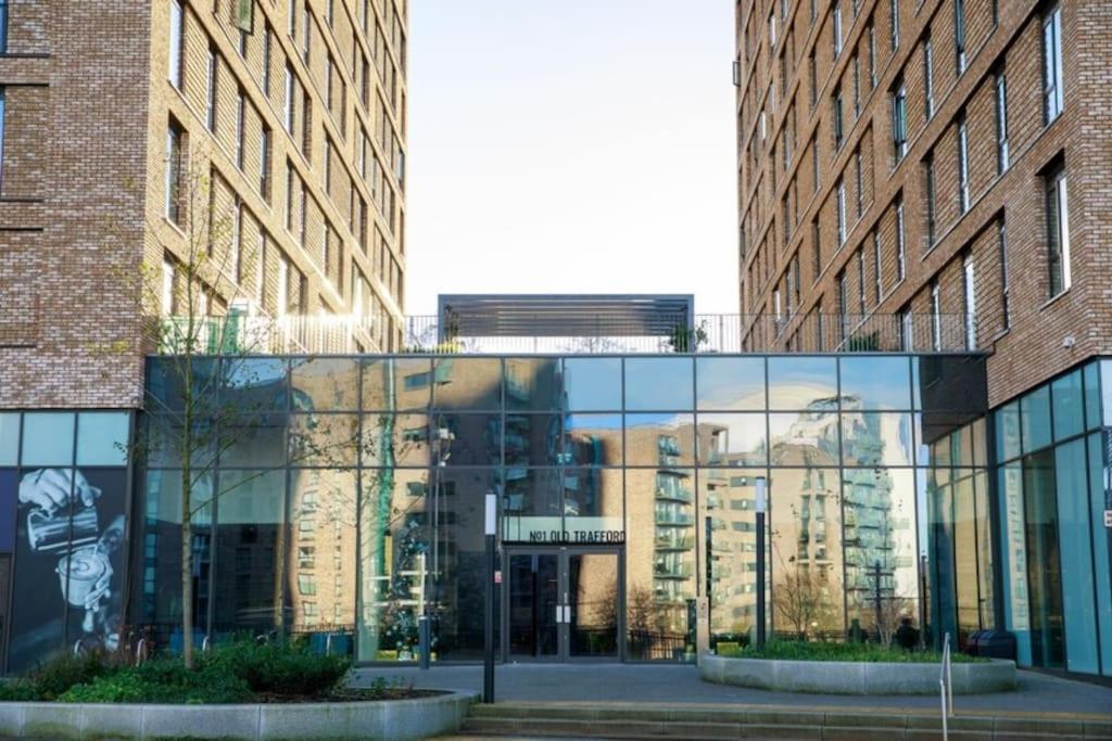 Modern Trafford 1Br Apartment-Free Parking-Cinema Room Manchester Kültér fotó