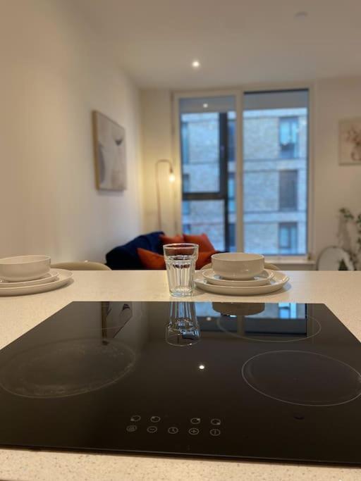 Modern Trafford 1Br Apartment-Free Parking-Cinema Room Manchester Kültér fotó