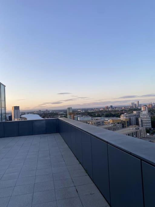 Modern Trafford 1Br Apartment-Free Parking-Cinema Room Manchester Kültér fotó