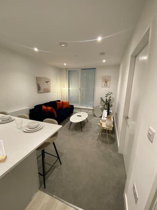 Modern Trafford 1Br Apartment-Free Parking-Cinema Room Manchester Kültér fotó