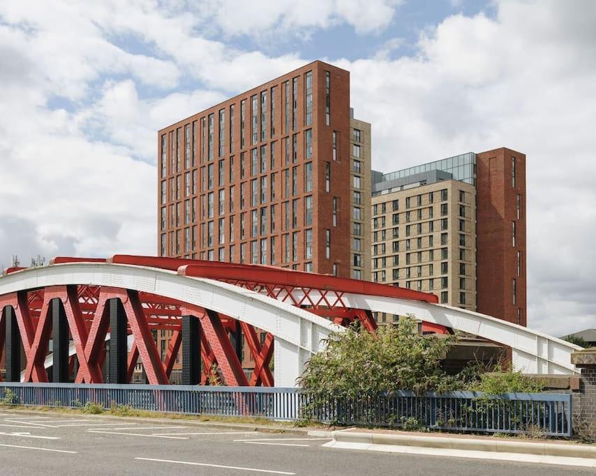 Modern Trafford 1Br Apartment-Free Parking-Cinema Room Manchester Kültér fotó