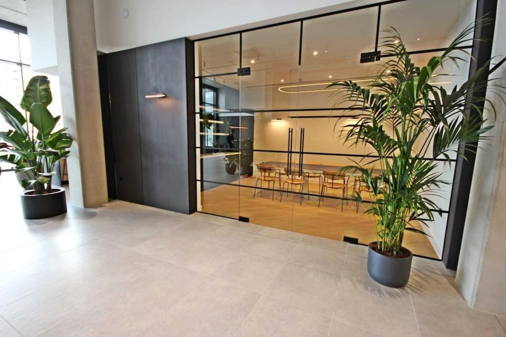 Modern Trafford 1Br Apartment-Free Parking-Cinema Room Manchester Kültér fotó