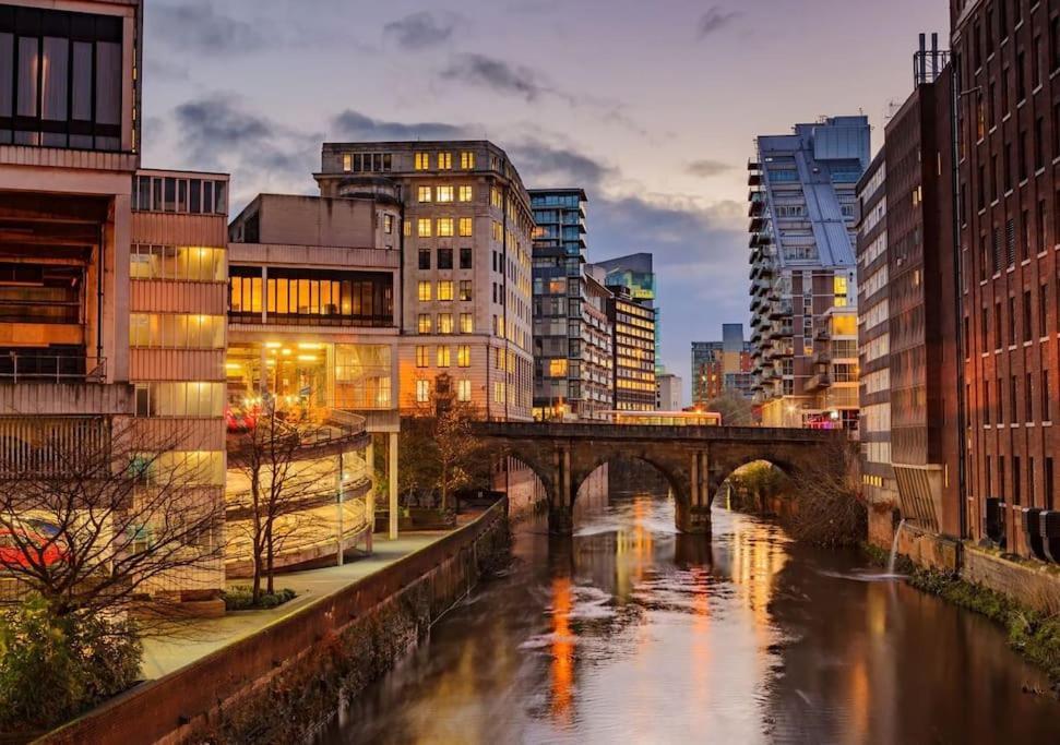 Modern Trafford 1Br Apartment-Free Parking-Cinema Room Manchester Kültér fotó